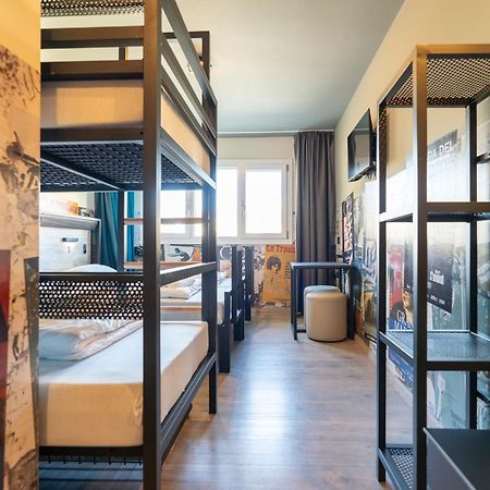 A&O Hostel Firenze Campo Di Marte Bagian luar foto