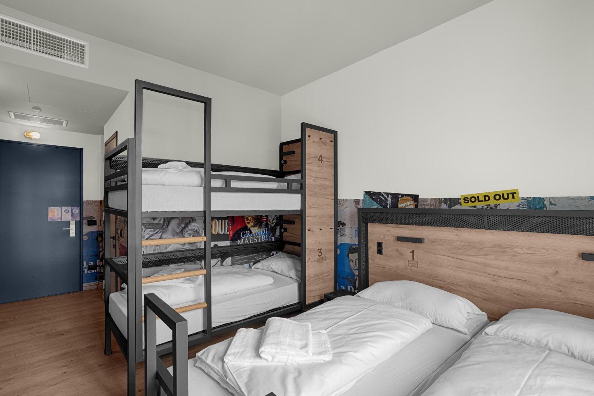 A&O Hostel Firenze Campo Di Marte Bagian luar foto